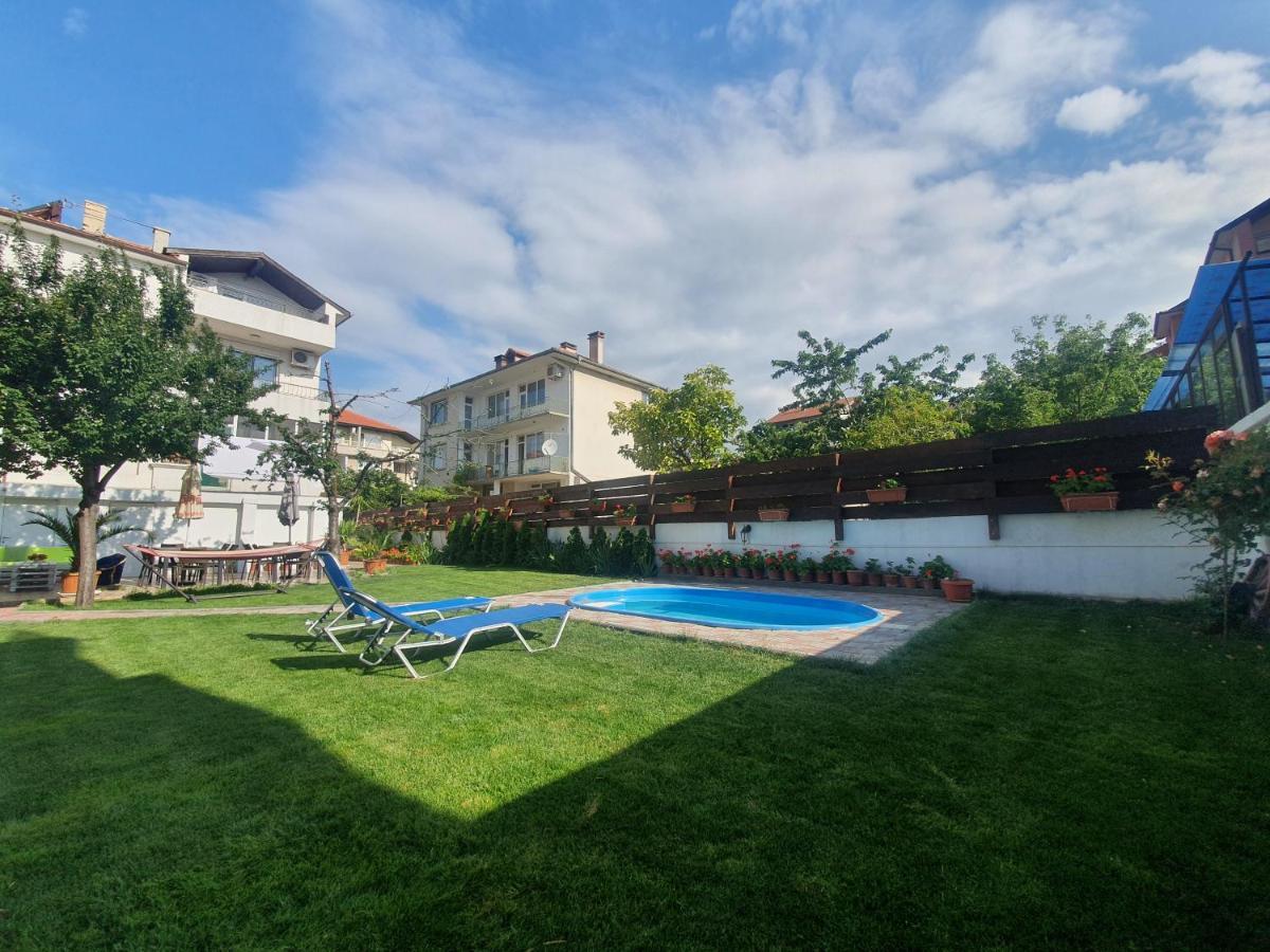 Cherry Garden Apartments Свети-Влас Экстерьер фото